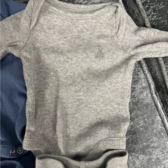Gap. Set of Baby Bodysuits and Pants in Blue and Gray - Picture 2 of 5
